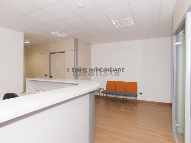 Ufficio in affitto di 190 m² in Via Pomezia