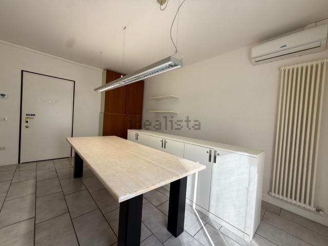 Ufficio in affitto di 192 m² in Via Pecori Giraldi, 5