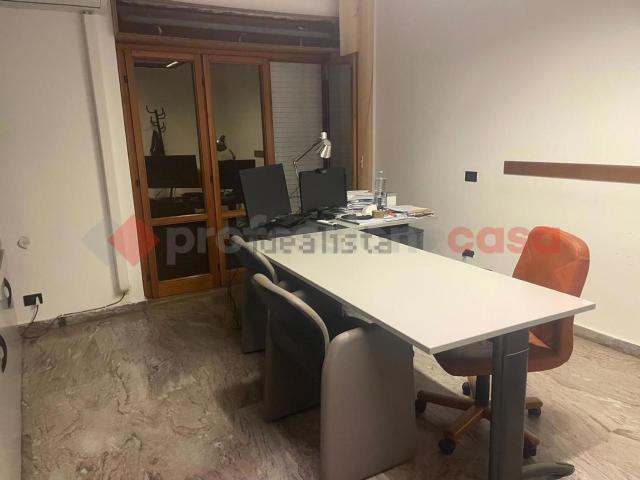 Ufficio in affitto di 205 m² in Via Casalotto, 38