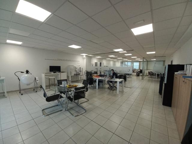 Ufficio in affitto di 205 m² in Via Carlo Donat Cattin