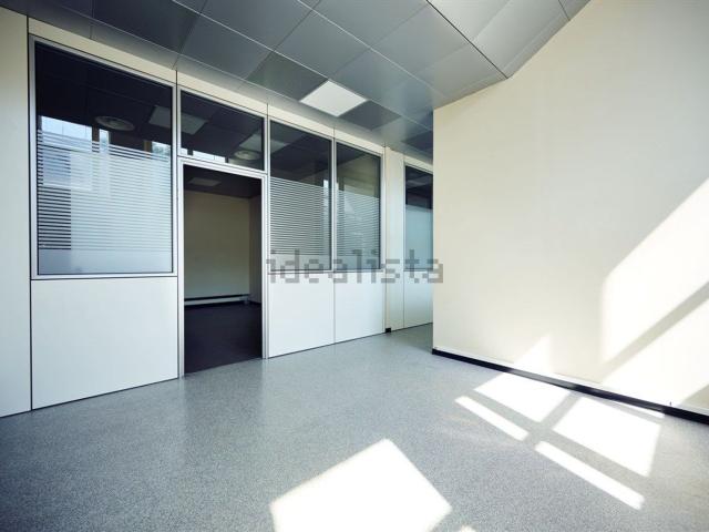 Ufficio in affitto di 205 m² in Via del Lavoro