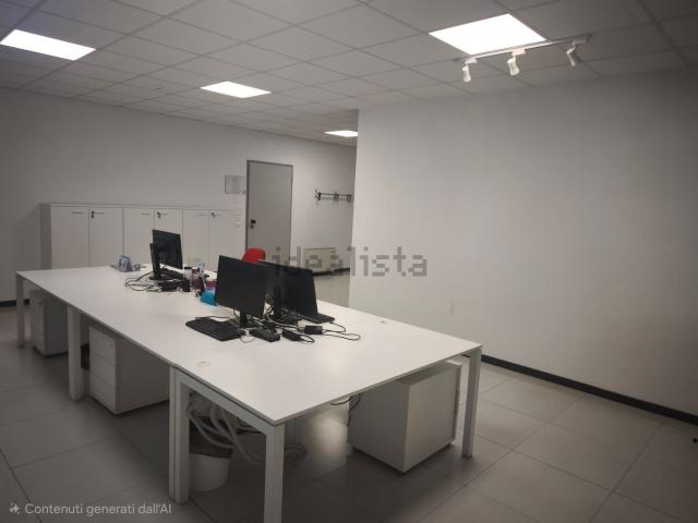 Ufficio in affitto di 205 m² in Via Federico Coppalati, 10