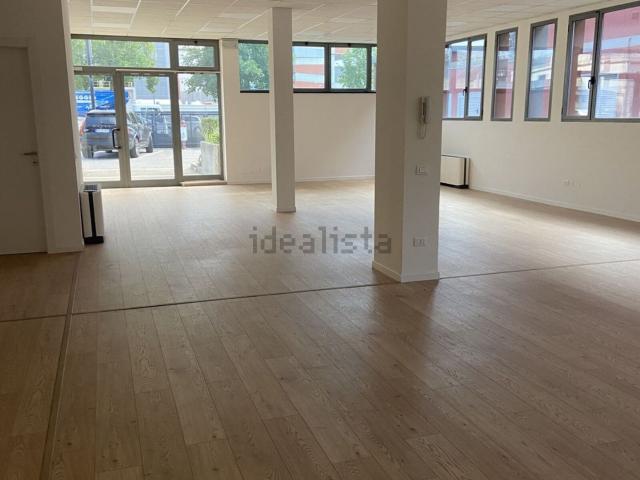 Ufficio in affitto di 205 m² in Viale della Navigazione Interna
