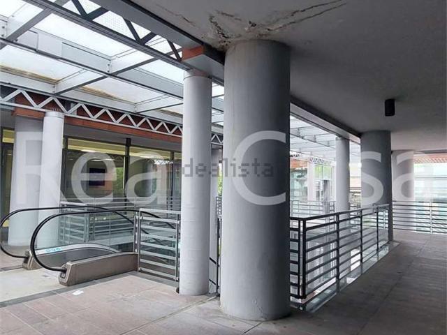 Ufficio in affitto di 200 m²