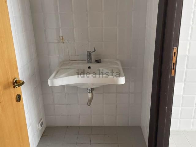Ufficio in affitto di 200 m²