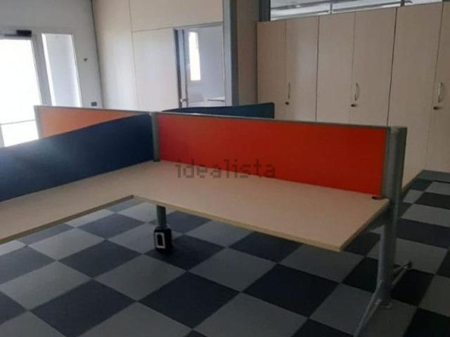 Ufficio in affitto di 200 m²
