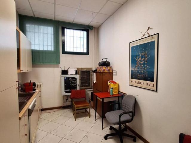 Ufficio in affitto di 200 m²