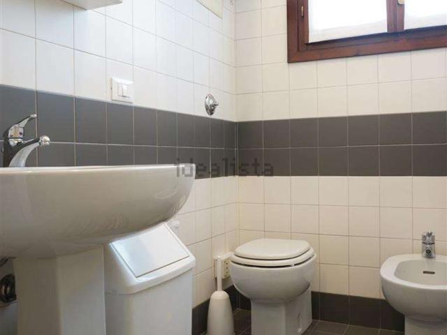 Ufficio in affitto di 200 m²