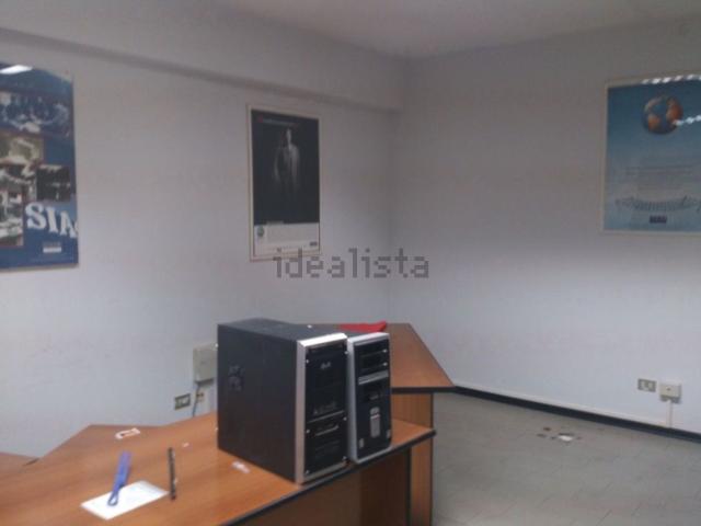 Ufficio in affitto di 200 m²