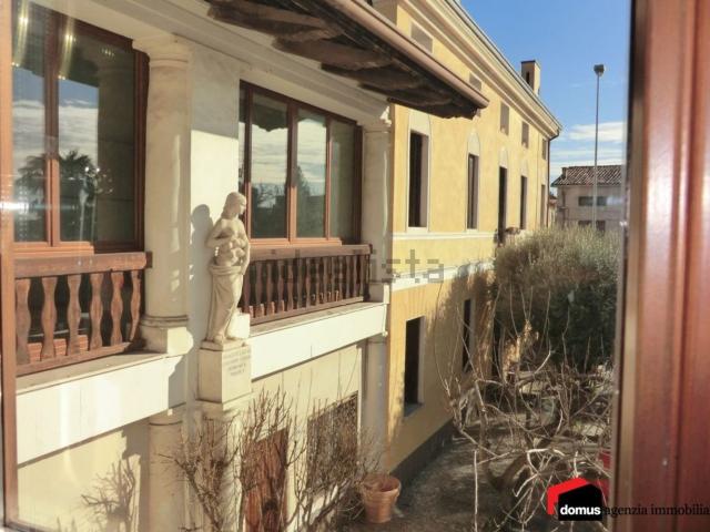 Ufficio in affitto di 200 m²