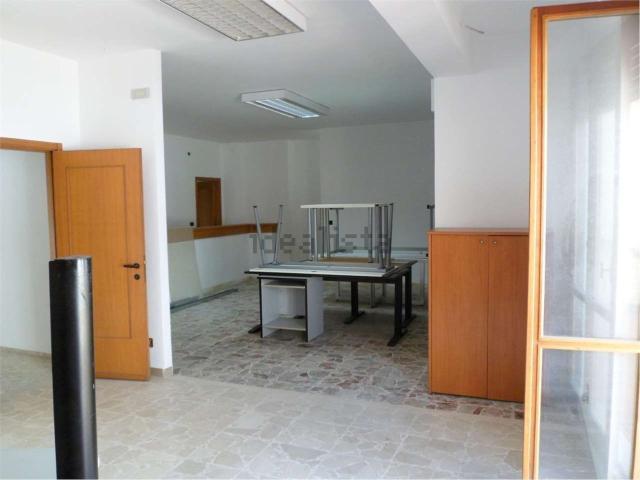 Ufficio in affitto di 200 m²