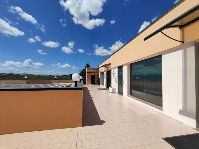 Ufficio in affitto di 200 m² in Strada Nazionale Adriatica Sud, 114