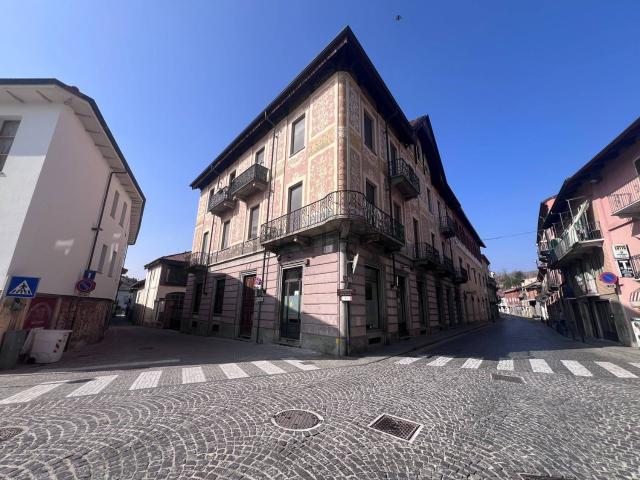 Ufficio in affitto di 200 m² in Via Aloi, 4