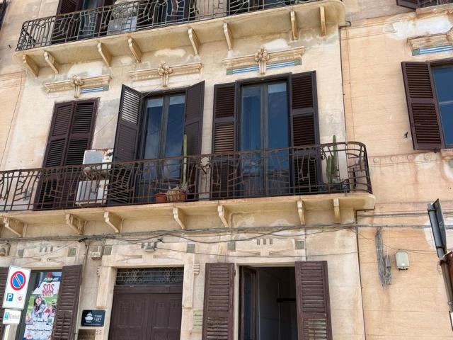 Ufficio in affitto di 200 m² in Via Ammiraglio Staiti