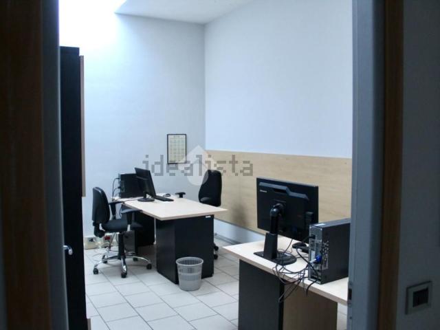 Ufficio in affitto di 200 m² in Via Antonio Meucci