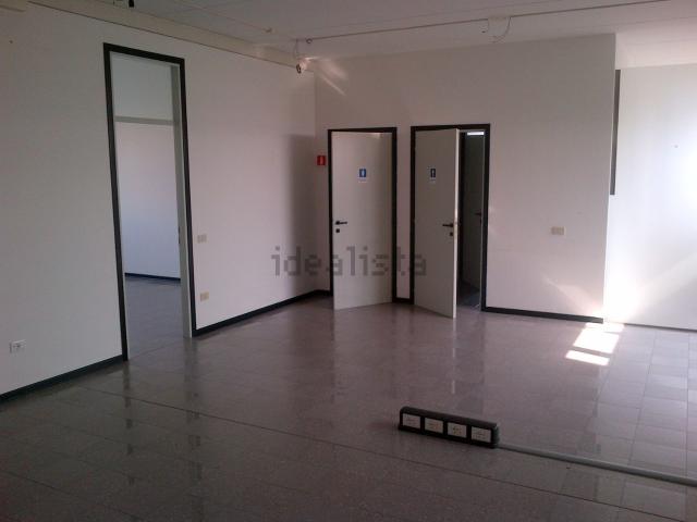 Ufficio in affitto di 200 m² in Via Brondi