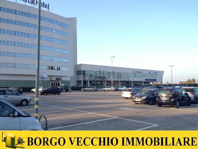Ufficio in affitto di 200 m² in Via della Magnina