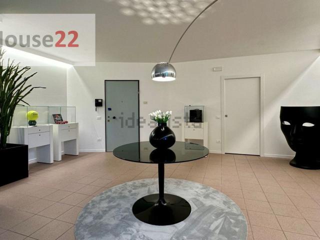 Ufficio in affitto di 200 m² in Via Divisione Folgore, 9