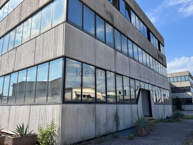Ufficio in affitto di 200 m² in Via Enzo Natta