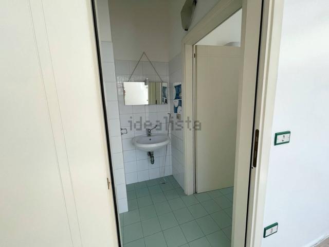 Ufficio in affitto di 200 m² in Via Filippo Turati, 84