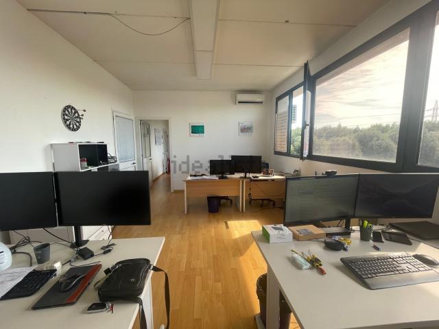 Ufficio in affitto di 200 m² in Via Galileo Galilei