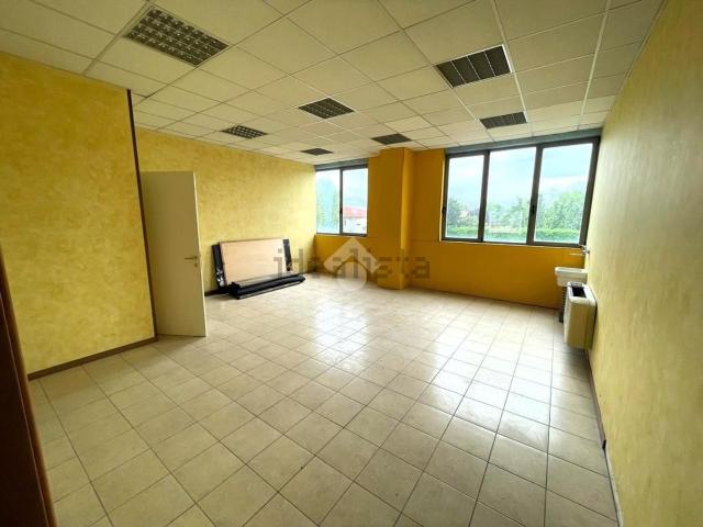Ufficio in affitto di 200 m² in Via Piave, 1