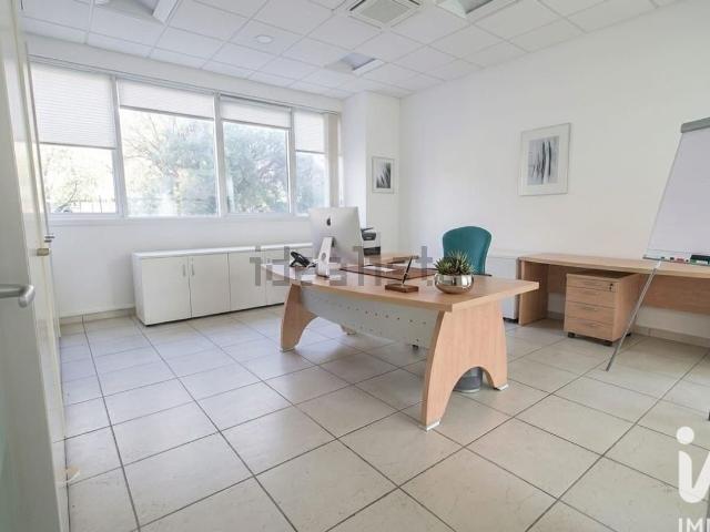 Ufficio in affitto di 200 m² in Via Pigini