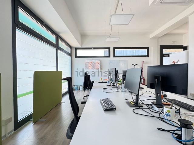 Ufficio in affitto di 200 m² in Via Roma