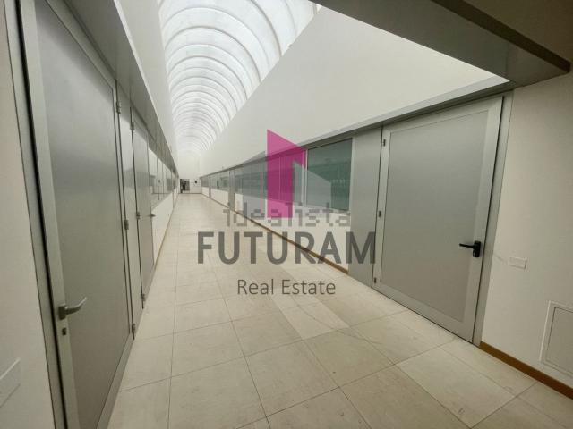 Ufficio in affitto di 200 m² in Via Roma, 2