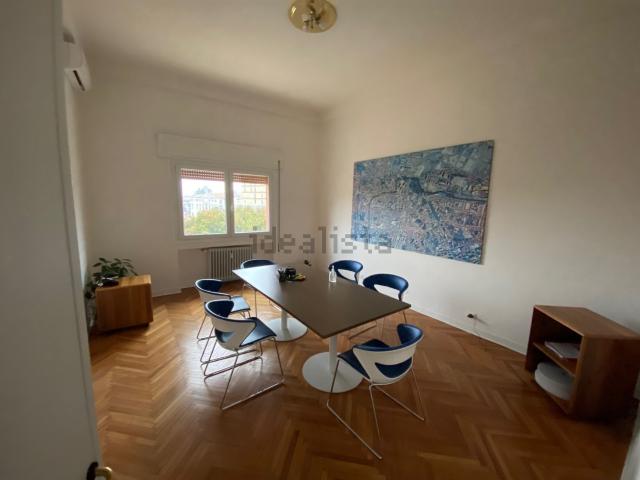Ufficio in affitto di 200 m² in Via Trieste