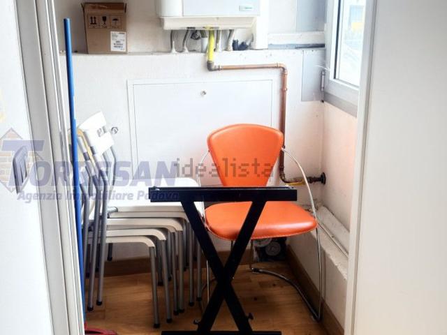 Ufficio in affitto di 200 m² in Viale del Lavoro, 21
