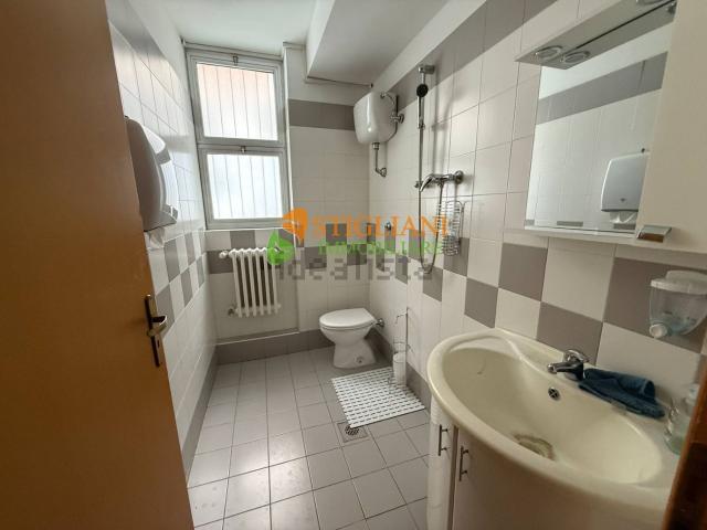 Ufficio in affitto di 200 m² in Viale Principe di Piemonte