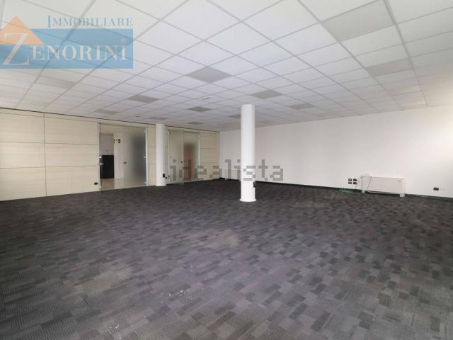 Ufficio in affitto di 202 m² in Via Monte Baldo, 4