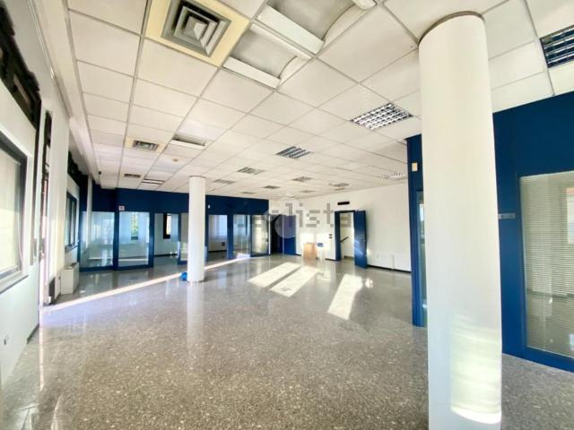 Ufficio in affitto di 202 m² in Via Valsugana, 142