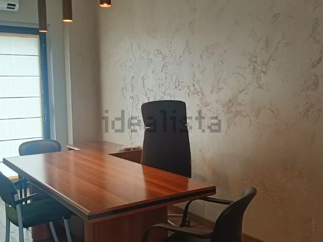Ufficio in affitto di 20 m² in Via E. Rossi