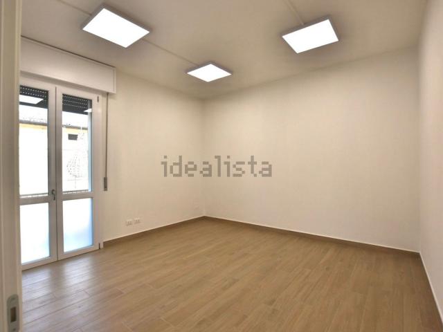 Ufficio in affitto di 214 m² in Via Giacomo Matteotti