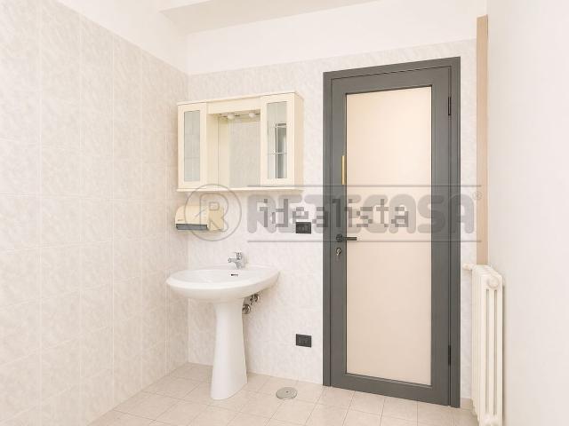 Ufficio in affitto di 219 m² in Via dei Colli, 33