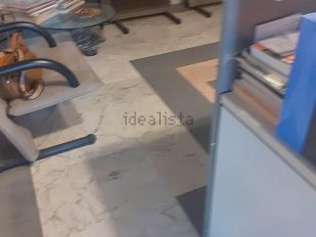 Ufficio in affitto di 210 m²
