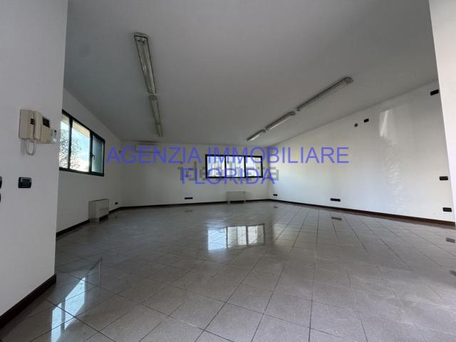 Ufficio in affitto di 210 m² in Via Michelangelo Buonarroti