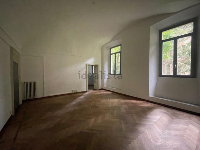 Ufficio in affitto di 210 m² in Via Giuseppe Verdi