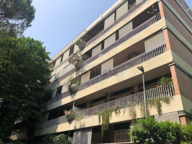 Ufficio in affitto di 211 m² in Via Francesco Baracca, 10