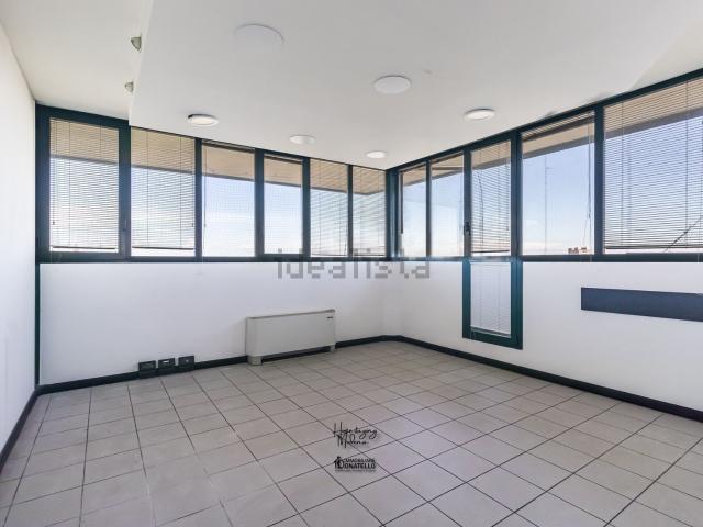 Ufficio in affitto di 225 m² in Strada Scaglia Est, 144