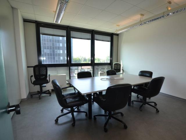 Ufficio in affitto di 225 m² in Piazzale della Stanga, 1