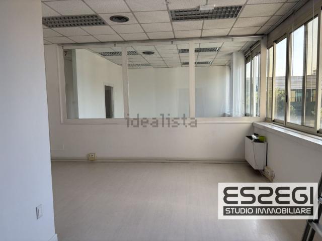 Ufficio in affitto di 226 m² in Via della Croce Rossa, 54