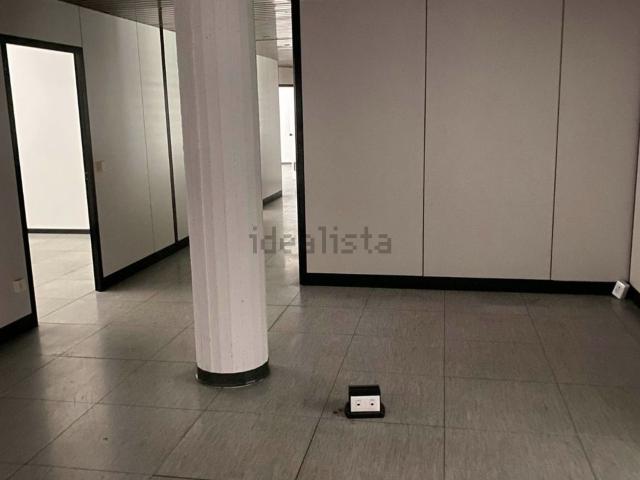 Ufficio in affitto di 228 m² in Via Parolini
