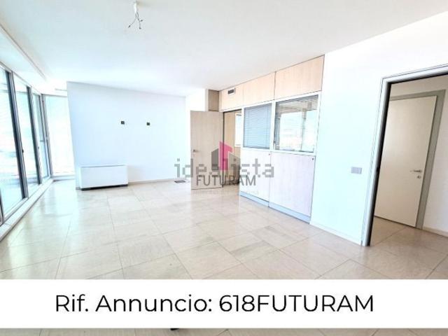 Ufficio in affitto di 220 m²