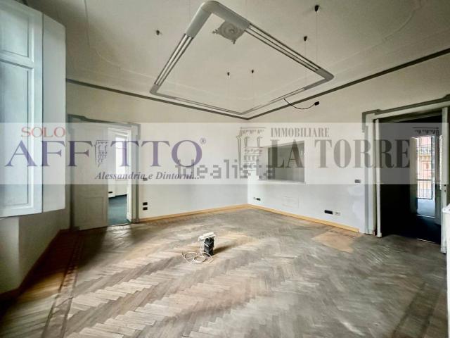 Ufficio in affitto di 220 m² in Corso Teresio Borsalino