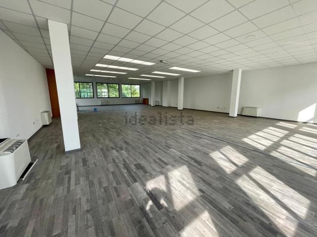 Ufficio in affitto di 220 m² in Strada Padana Verso Verona