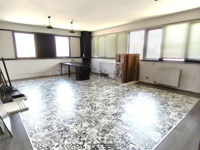 Ufficio in affitto di 220 m² in Via Monte Sporno, 1