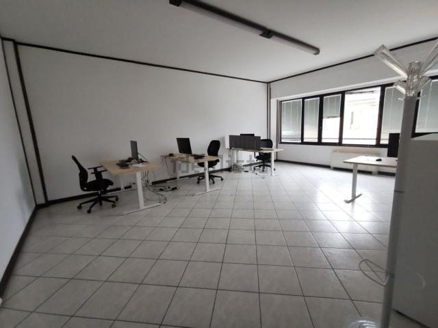Ufficio in affitto di 220 m² in Via Filippo Turati